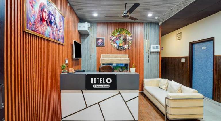 OYO 80445 Cross Town Hotel & Restaurants — photo 2