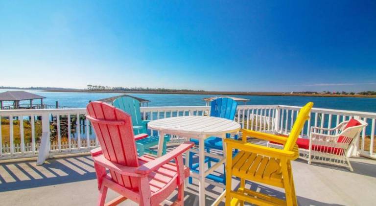 Ample vacation home | Beach nearby | Pets are welcome in Tybee Island, GA