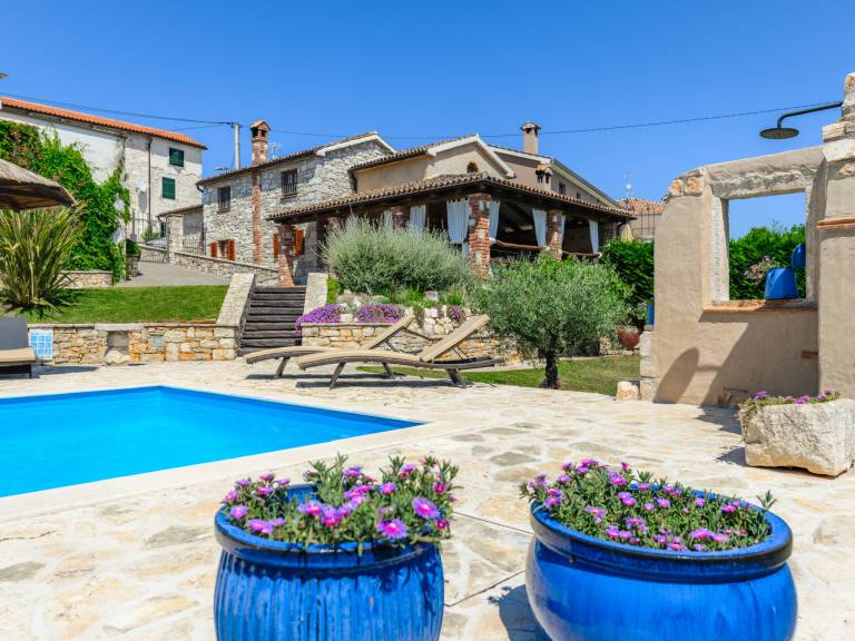 House with terrace, sauna & barbeque | Nature view — photo 2