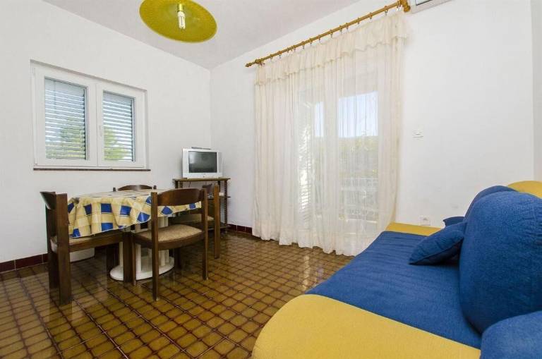 Apartment with terrace | Garden view | Pets are welcome in Sibenik
