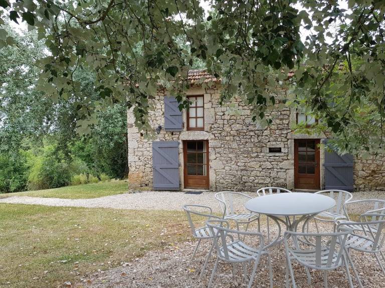 Gite with private pool, BBQ & patio — photo 4