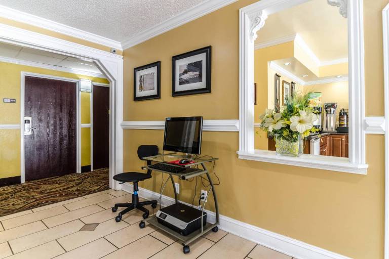 Rodeway Inn & Suites Jacksonville near Camp Lejeune — photo 5