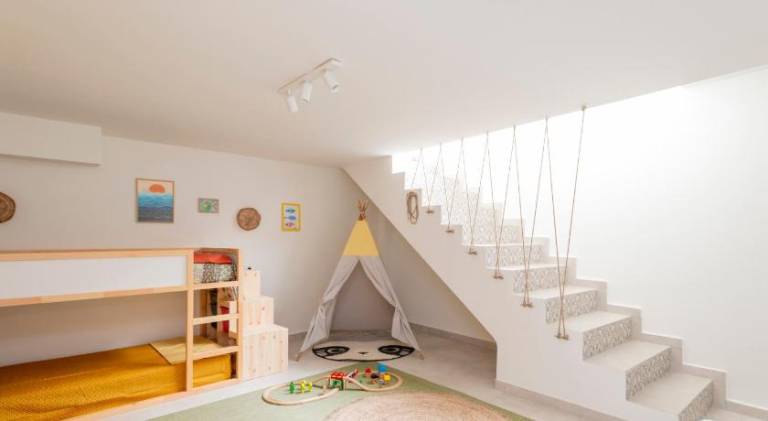 Rental apartment with yard & patio — photo 4