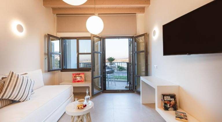 Child-friendly rental apartment with jacuzzi, private pool & BBQ | Close to the beach | Suitable for remote work | Dogs allowed in Rethymno