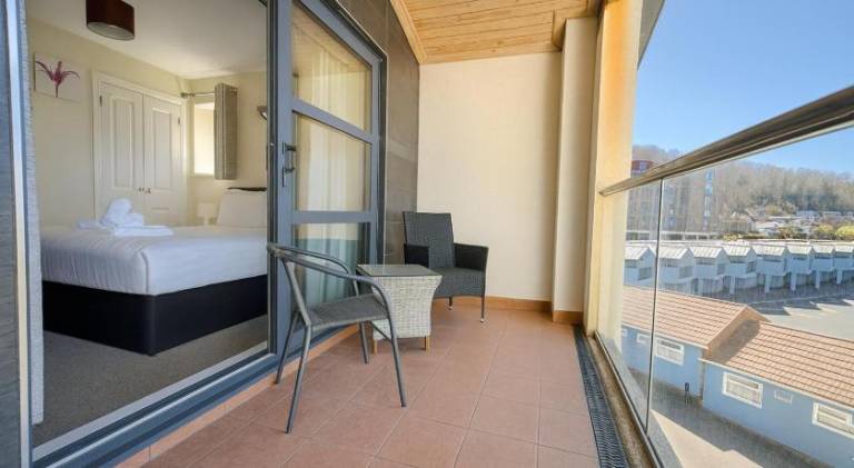 Apartment with patio | Pet-friendly — photo 4