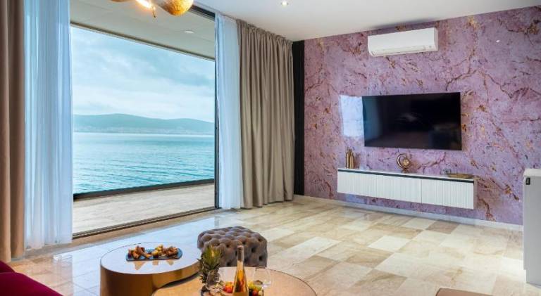 Serviced apartment with pool & patio in Sunny beach