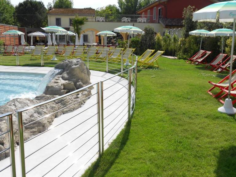 Cabin with pool — photo 2