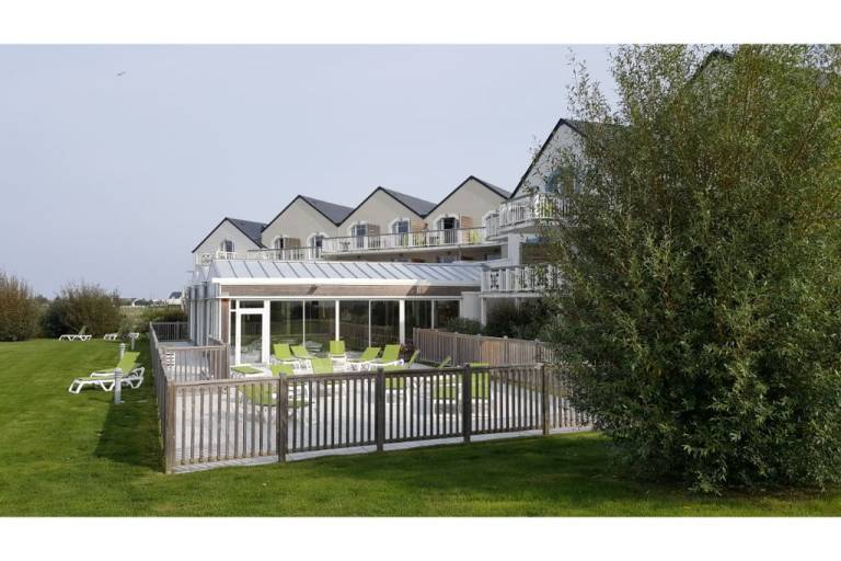 Vacation home with pool — photo 2