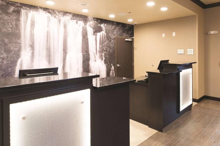 La Quinta Inn & Suites by Wyndham Gillette — photo 5