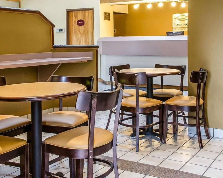 Econo Lodge Harrisburg - Hershey North — photo 4