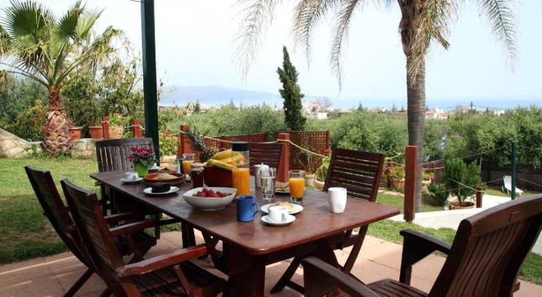 Villa with private pool, yard & grill | Good for workation — photo 3