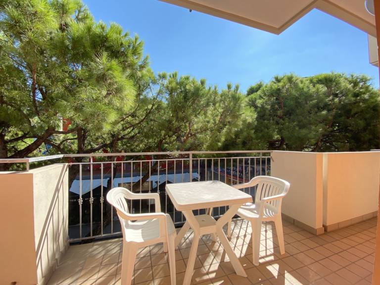 Holiday apartment with terrace — photo 4