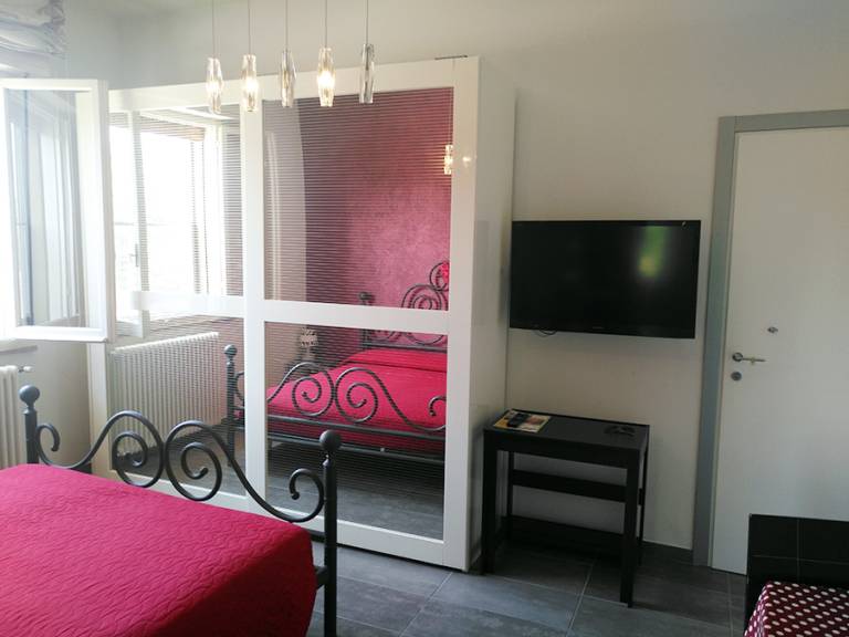 Family-friendly nice apartment with yard & barbecue | Garden view | Dogs allowed — photo 4