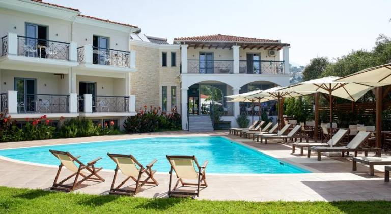 Holiday apartment with terrace, pool & garden in Parga