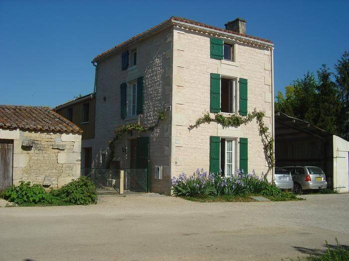 110 M² House ∙ 3 Bedrooms ∙ 6 Guests - Coulon
