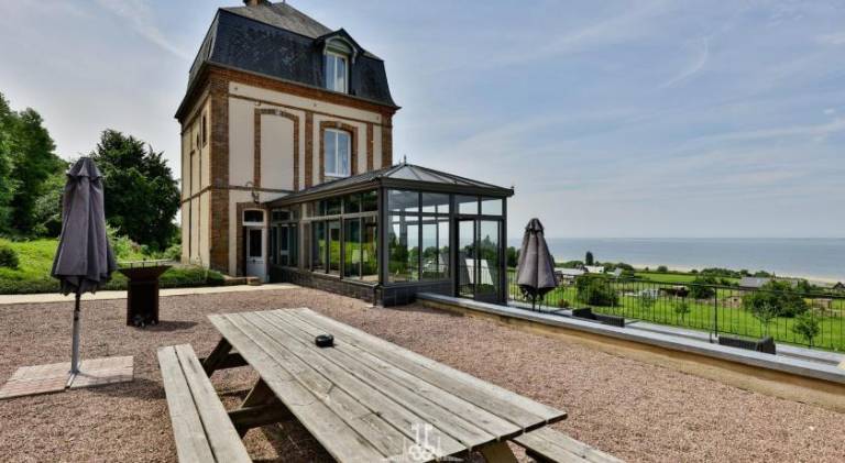 Vacation home with garden, patio & barbeque in Honfleur