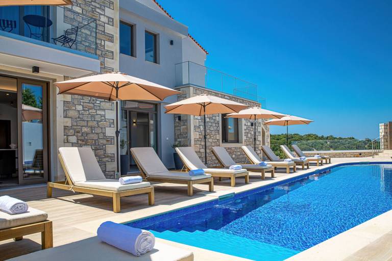 Villa with patio, barbecue & private pool — photo 4