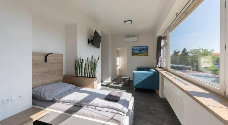 Serviced apartment with hot tub, sauna & yard — photo 2