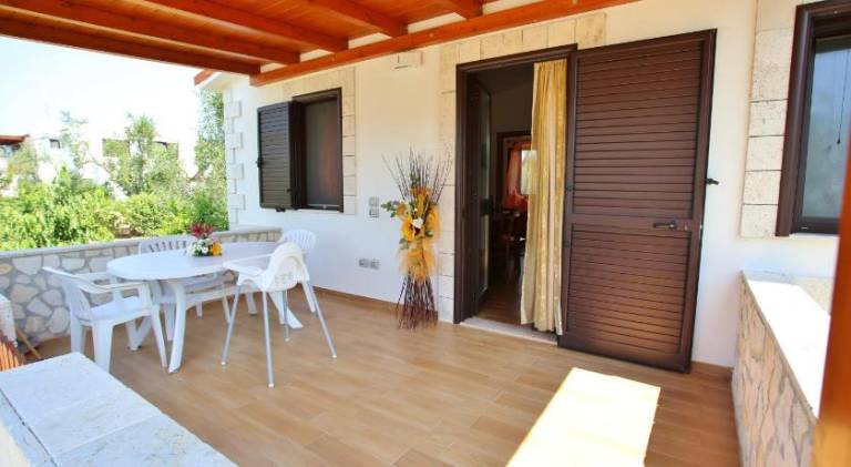 Holiday apartment with pool — photo 4