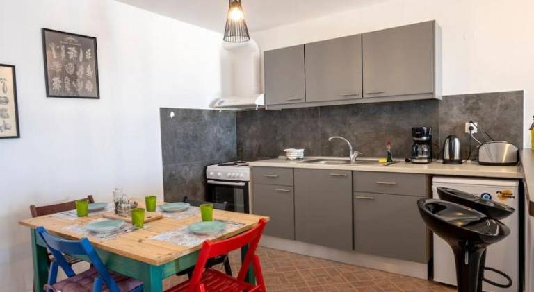 Holiday apartment with terrace, grill & garden — photo 4