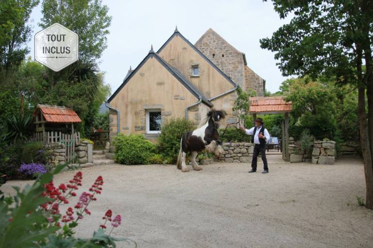 Gite with yard, BBQ & patio in Morlaix