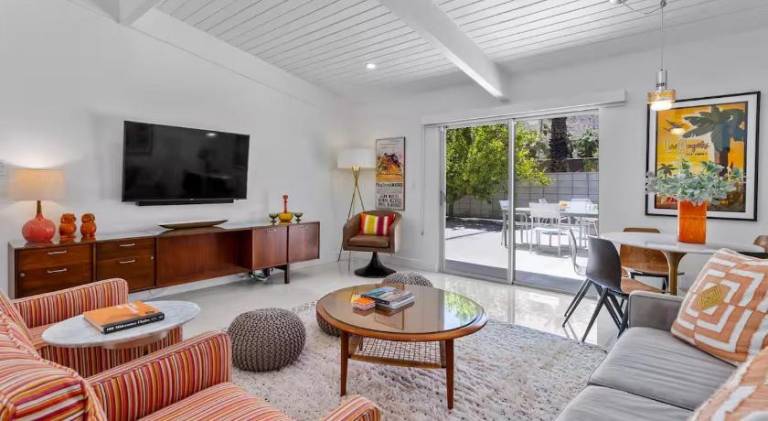 Ample villa with jacuzzi & pool | Pets allowed — photo 2
