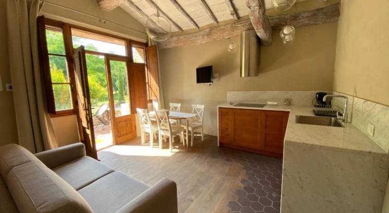 Charming apartment with pool & yard | Dogs allowed — photo 2
