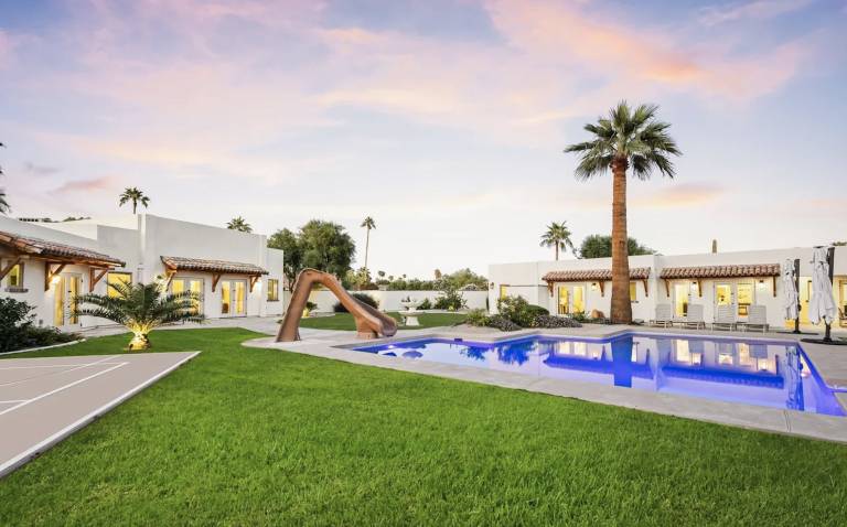 House Paradise Valley Village
