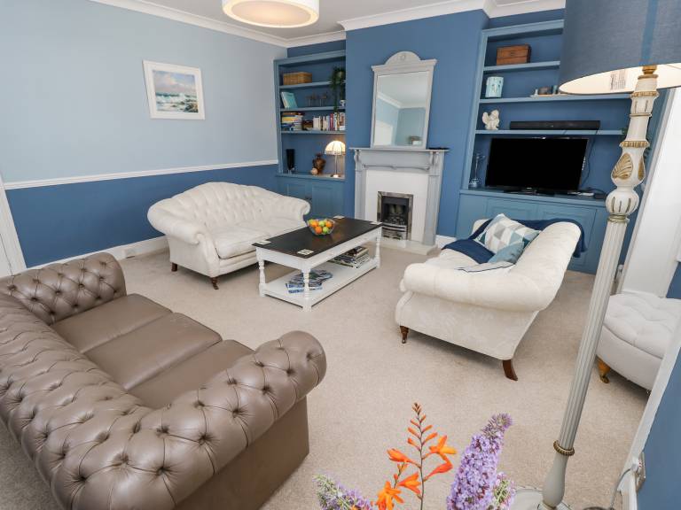 Cottage with yard | Beach view — photo 4