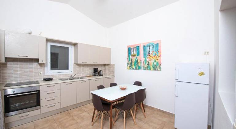 Nice apartment with jacuzzi, terrace & garden | Dogs allowed — photo 4