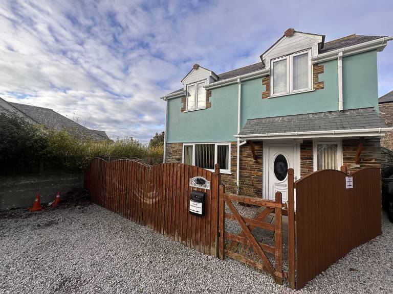 Child-friendly wonderful cottage with yard | Beach view | Pet-friendly in Tintagel