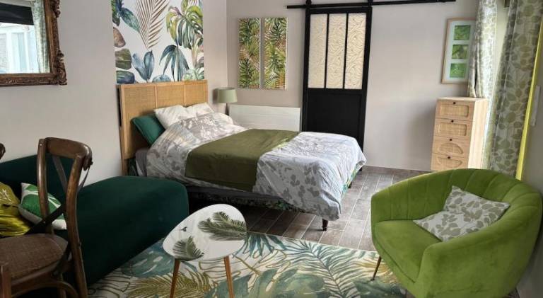 Apartment with yard & terrace in Osny