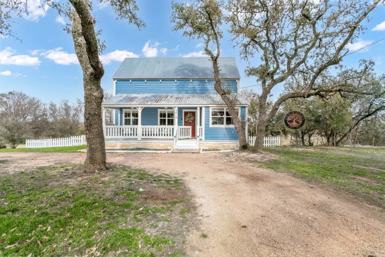 Bent Oaks Sleeps 10 Hot Tub, Full Kitchen, Access to Community Pool — photo 5