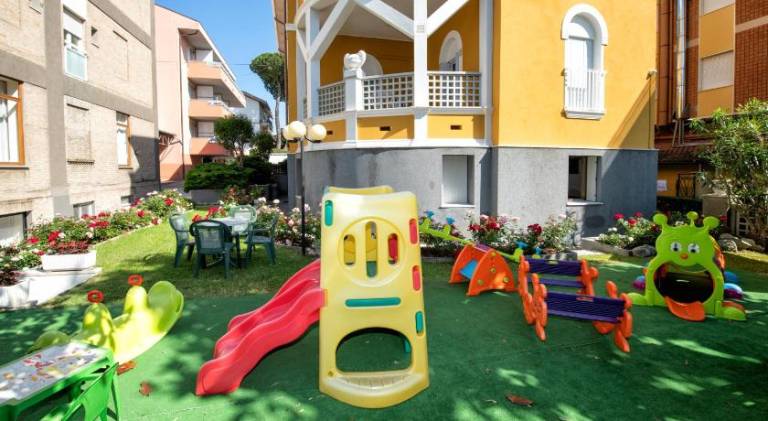 Serviced apartment with pool, jacuzzi & garden | Next to the beach | Pet-friendly — photo 4