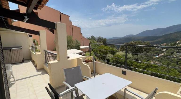Rental apartment with pool, BBQ & patio — photo 4