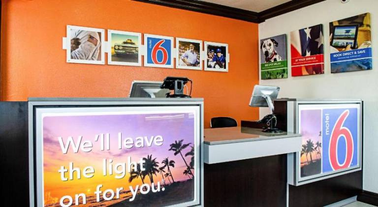 Motel 6 Modesto, CA - Downtown — photo 3
