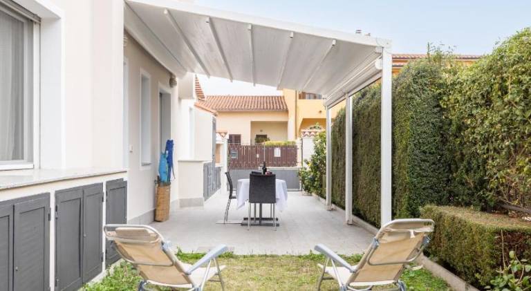 Holiday apartment with yard in Pula
