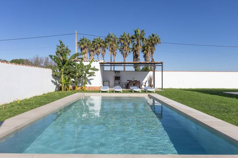 House with patio, private pool & fast internet | Garden view — photo 3