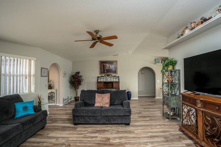 Cliffrose pool home with RV/Boat parking — photo 4
