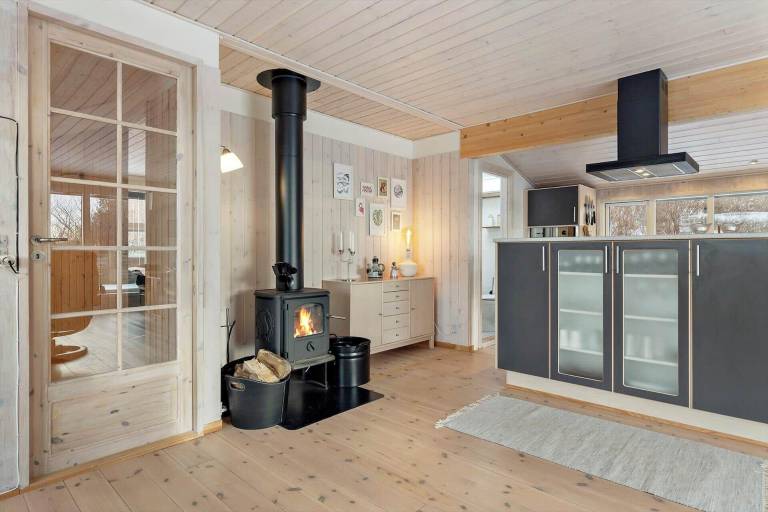Vacation home with yard, barbecue & patio | Sea view — photo 4