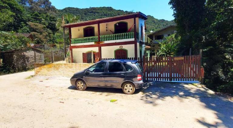 House with patio & BBQ in Ubatuba
