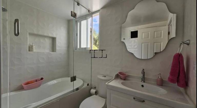 Villa with jacuzzi — photo 2