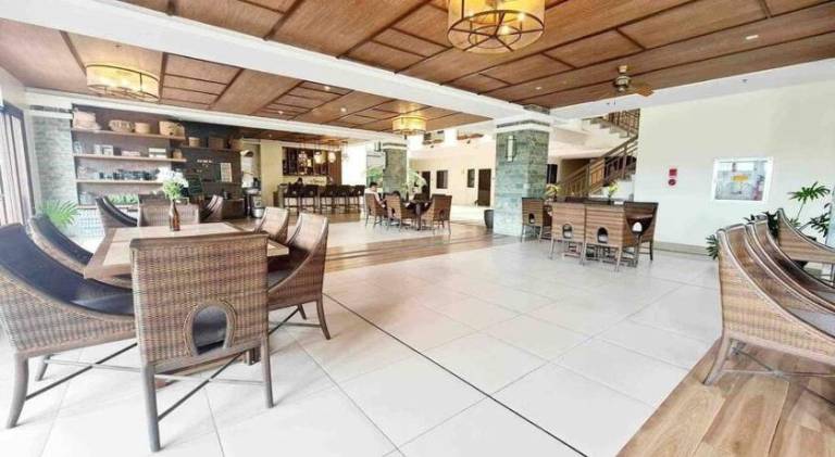 Bristle Comfortable 2BR Condo with free parking — photo 4