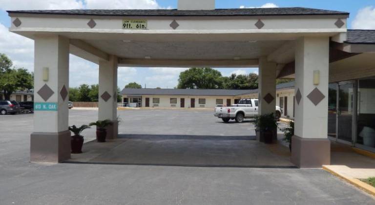 Executive Inn Pearsall — photo 2