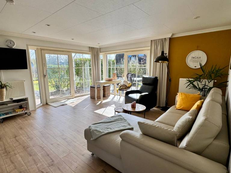 Chalet Huis Zeemeeuw in Breskens nah am Strand mit Klimaanlage und Zaun — photo 2