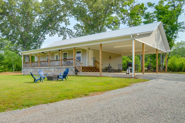 Lake Guntersville Vacation Rental w/ Fire Pit — photo 3