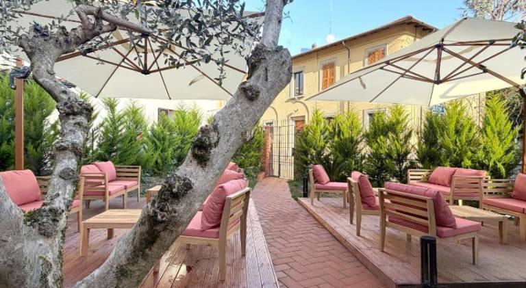 Serviced apartment with yard & terrace | Suitable for remote work | Pets allowed in Sarzana