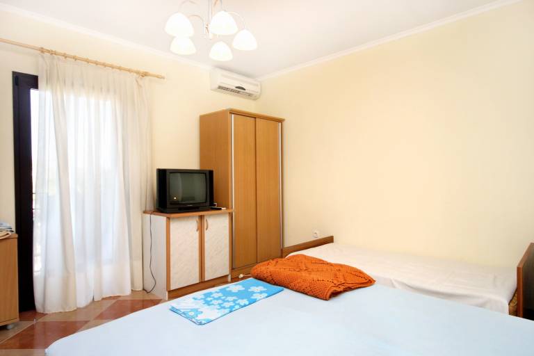 One bedroom apartment with balcony Sućuraj, Hvar (A-6732-c) — photo 5
