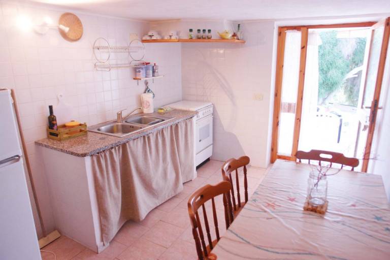 Family-oriented villa with garden & patio | Dogs allowed — photo 3