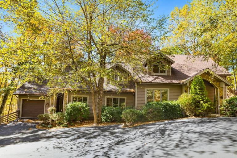 Child-friendly cabin with heated pool, BBQ & hot tub | Mountain view | Pet-friendly — photo 5